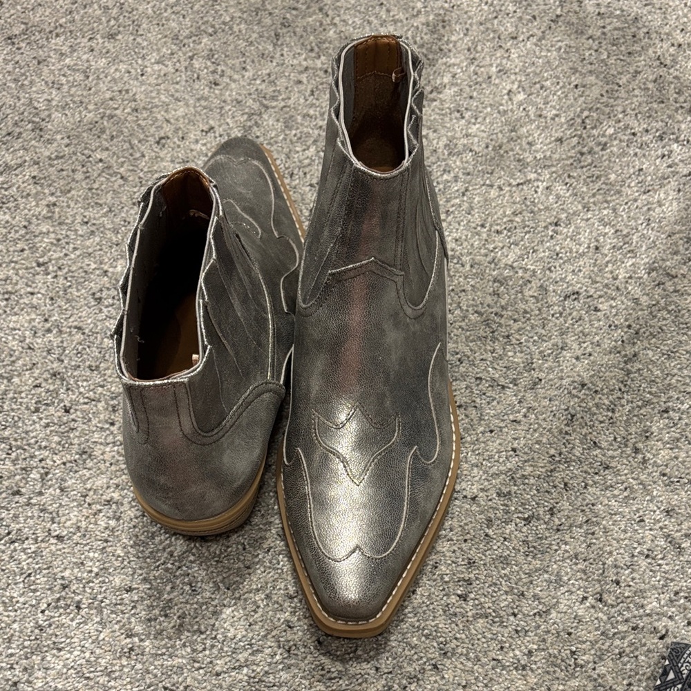 Stylish silver women’s boots